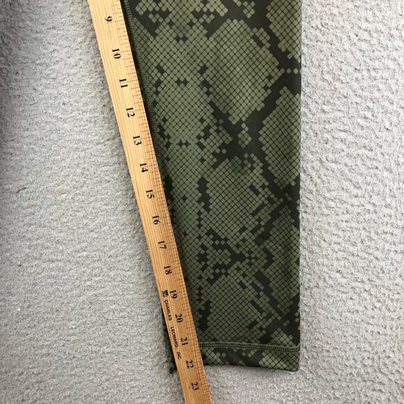 Lululemon size 6 Wunder Under Crop Leggings Ziggy Snake Fatigue Green Gator - Picture 6 of 11